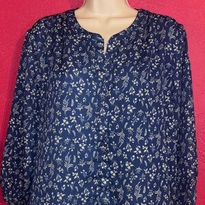 Jach’s Girlfriend Blue Floral print button down blouse. Sz large.